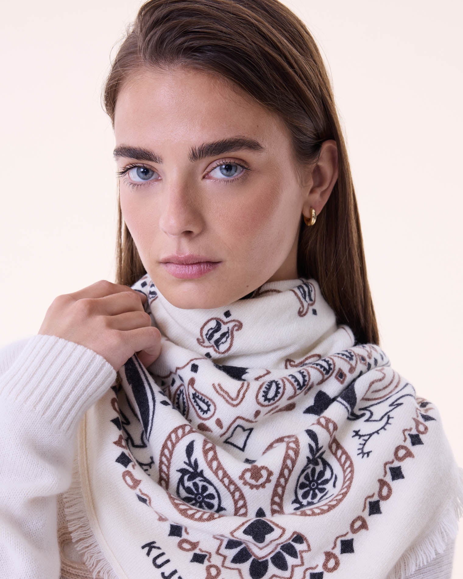 KUJTEN Large Bandana Hachiko Feather Bico White - Bandana - stre