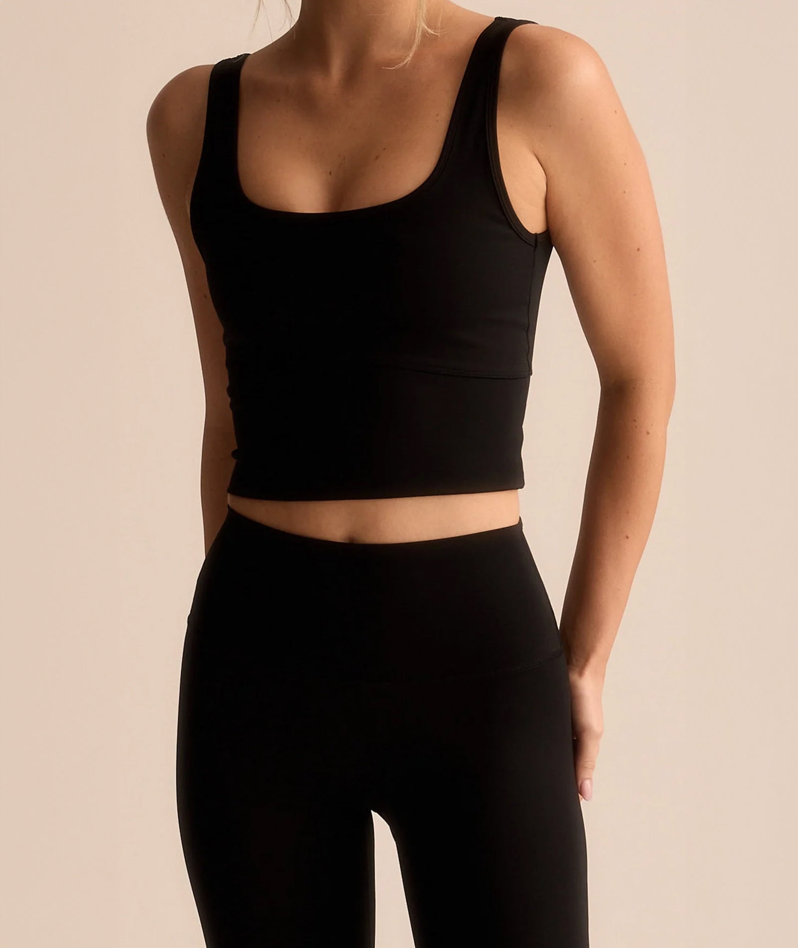 VEHLA CROPPED TANK - BLACK - Crop Atlet - stre