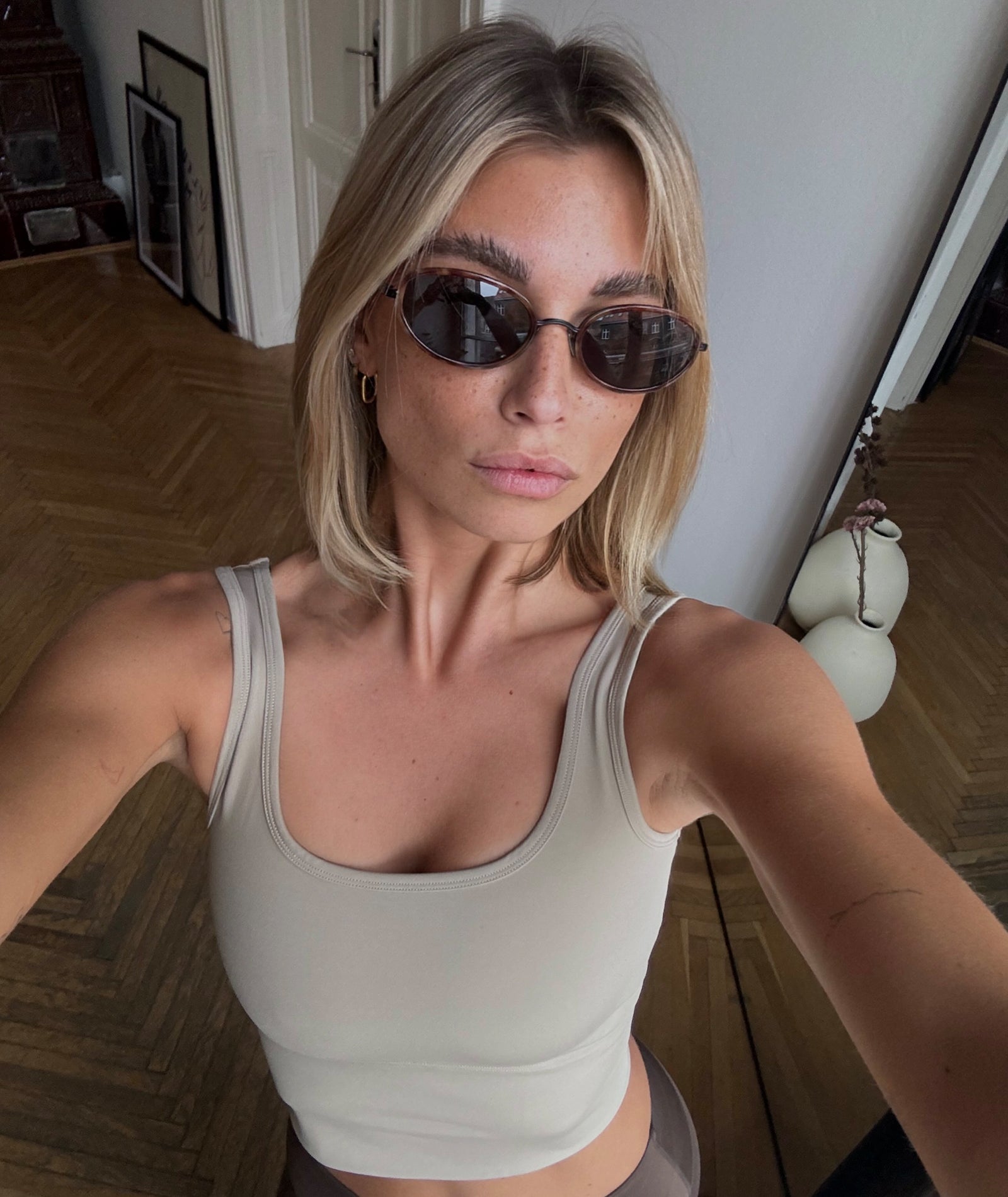 VEHLA CROPPED TANK - TAUPE - Crop Atlet - stre