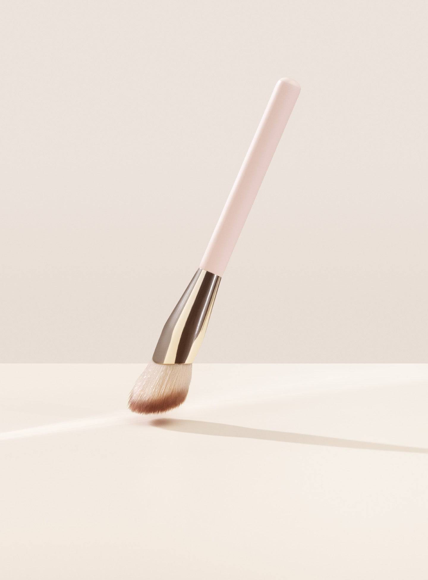 Rare Beauty Soft Pinch Liquid Blush Brush - Allık Fırçası - stre